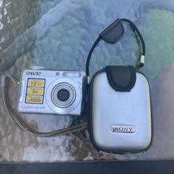 Sony Cyber-shot DSC-S650 Digital Camera  7.2 Megapixel / Silver  with case TESTED WORKS 
