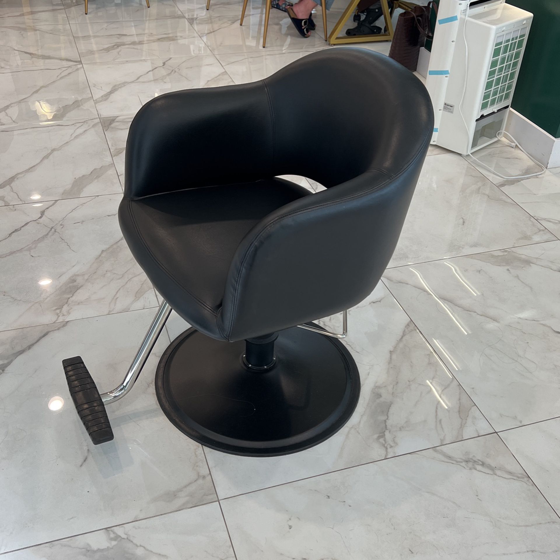 Hair salon chairs(2 for sale) 
