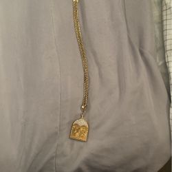 Gold Cuban Chain w/ Pendant