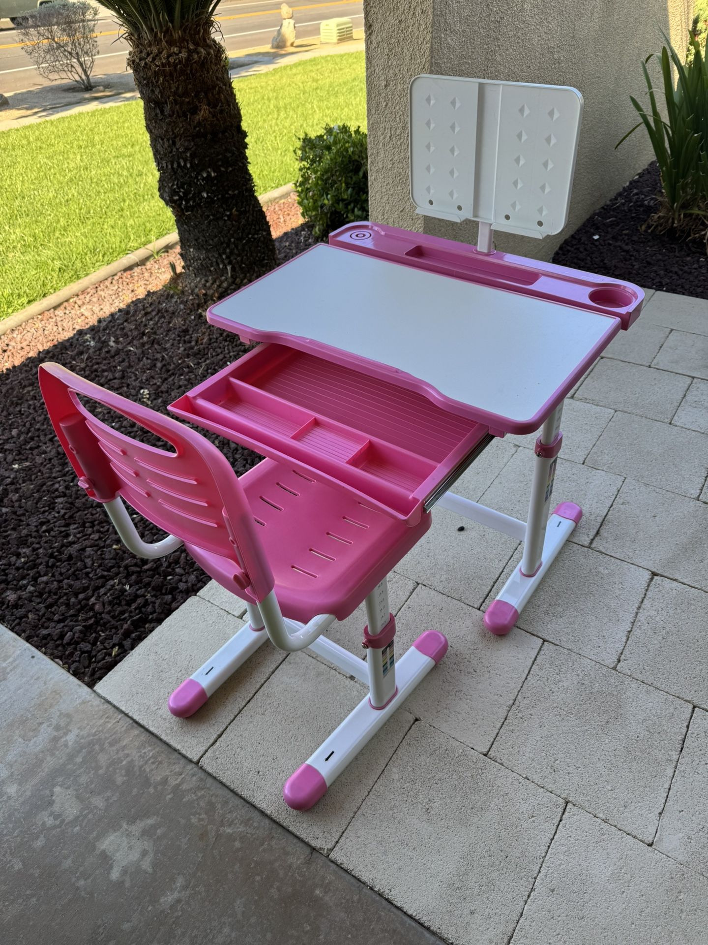 Adjustable Kids Desk