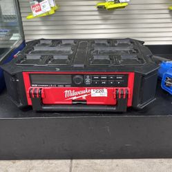 Milwuakee Pack out Radio 