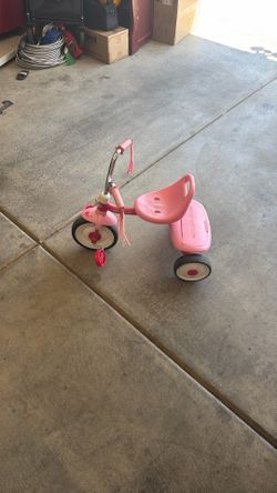 Pink radio flyer tricycle