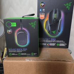 BASILISK v3 Pro Bundle W/ Mouse Dock Pro& Wireless Charging Puck
