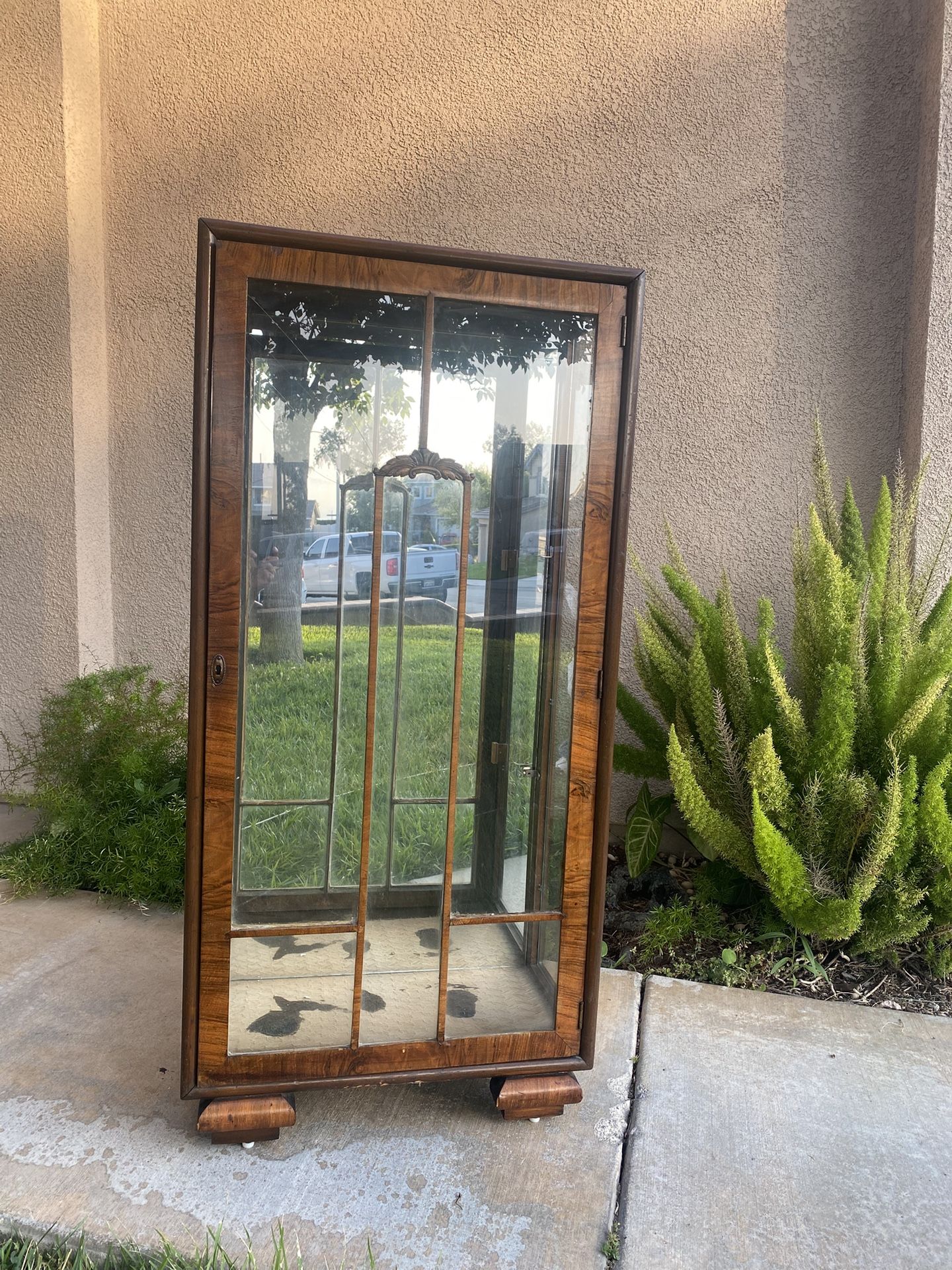 Selling A Vintage Glass Curio Display Cabinet