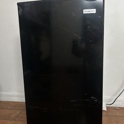 Igloo College Dorm Refrigerator 