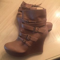 Wedge boots
