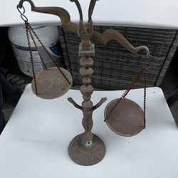 Vintage Solid Brass Balance Scale – Apothecary / Postal Style