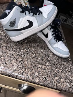 Jordan 1 mid light smoke grey