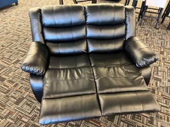 BLOW OUT SALE!! LOVESEAT // WE DELIVER 