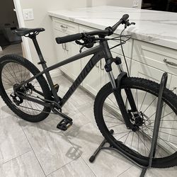 2022 Specialized Rockhopper Comp 27.5er MTB Size MEDIUM 1x9 Speed