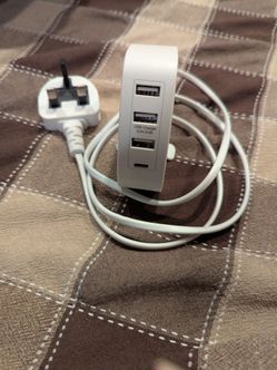 Type G (UK / Ireland) multi-port travel charger