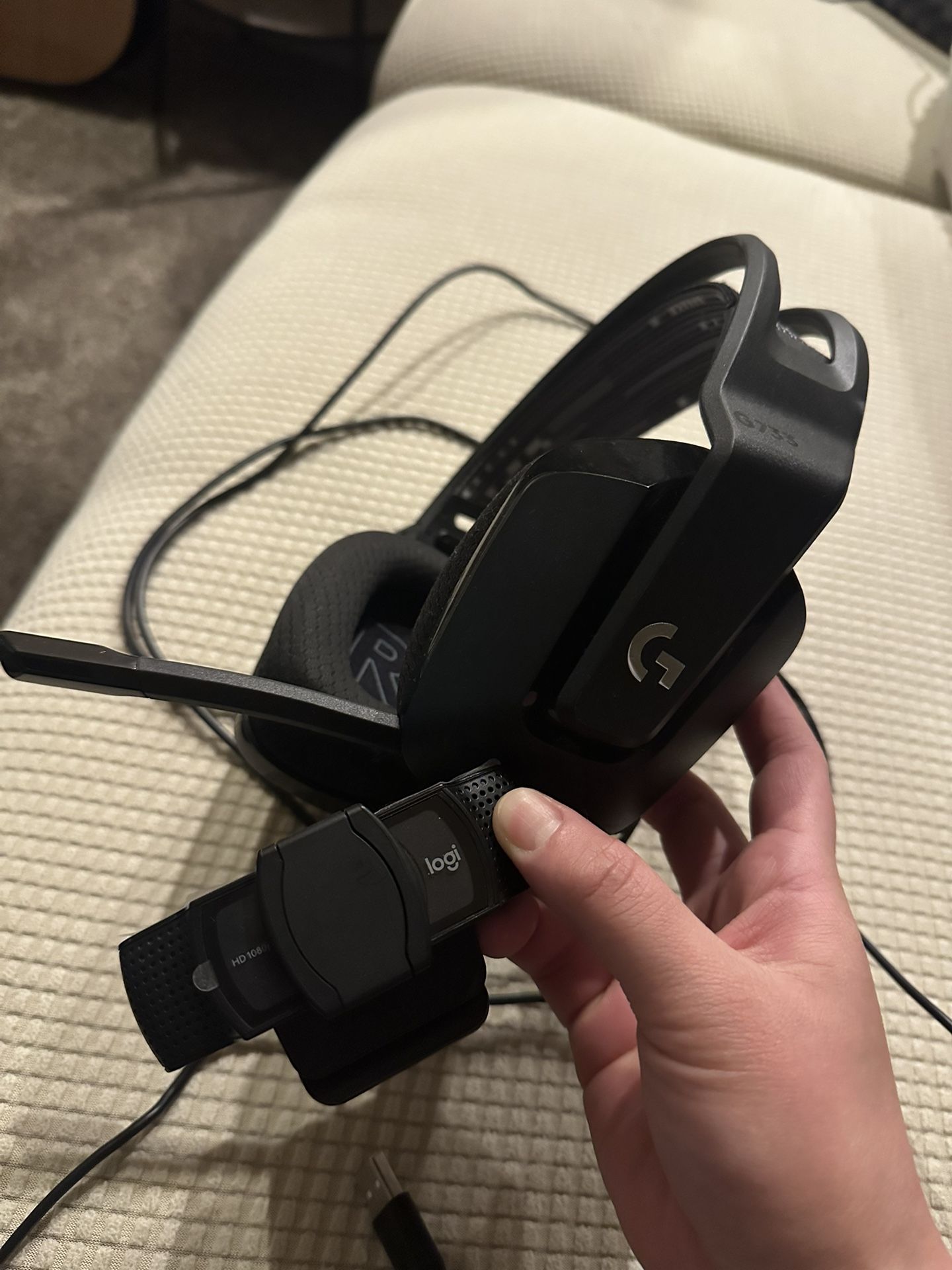Logitech Webcam & Logitech Wireless Gaming headset