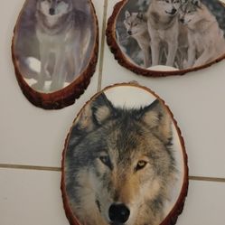 WOLVES ON TREE BARK PLAQUES