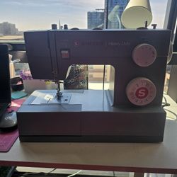 Singer Sewing Machine 