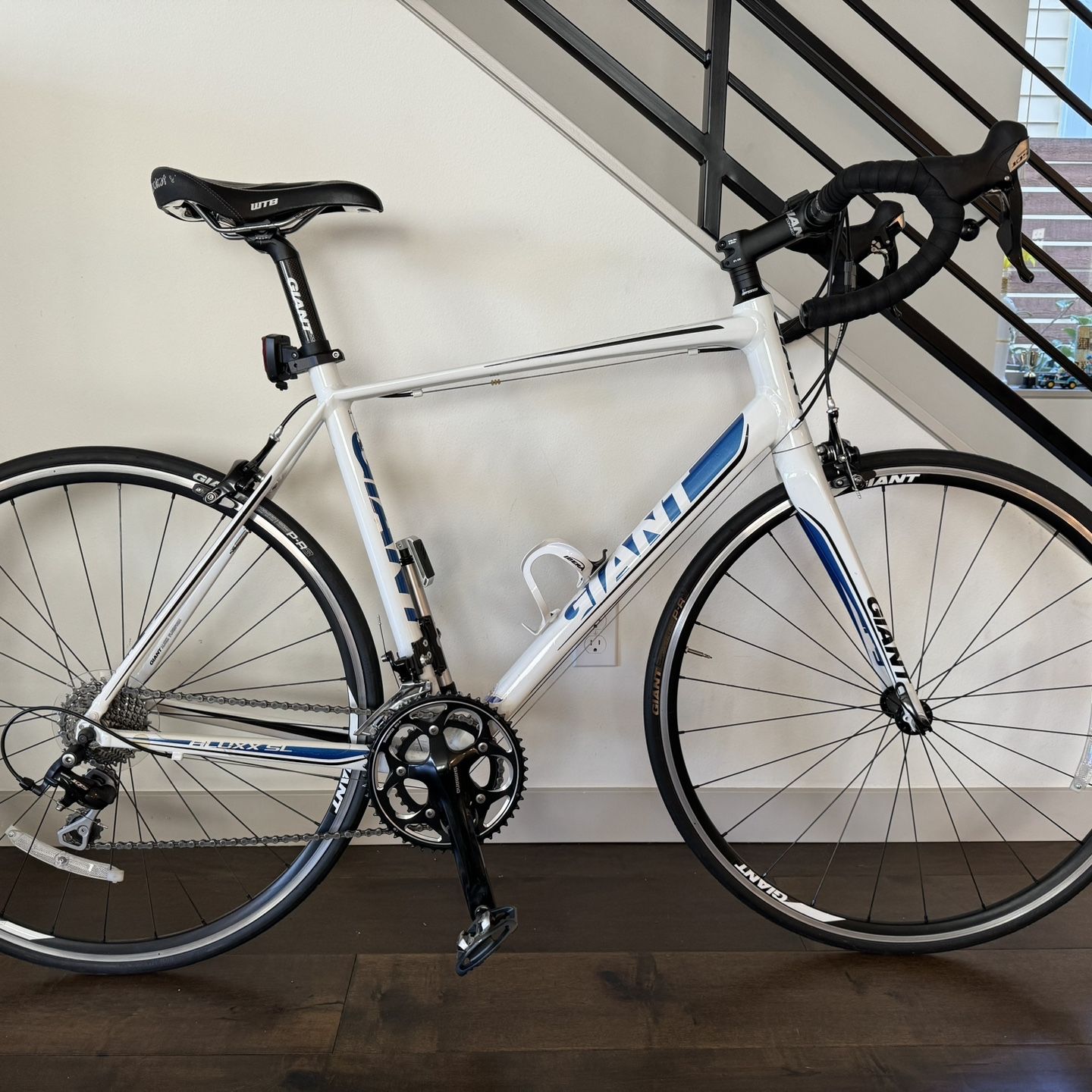 2012 Giant Defy 1 (ML Sized For 5’11”) - Near New  Condition