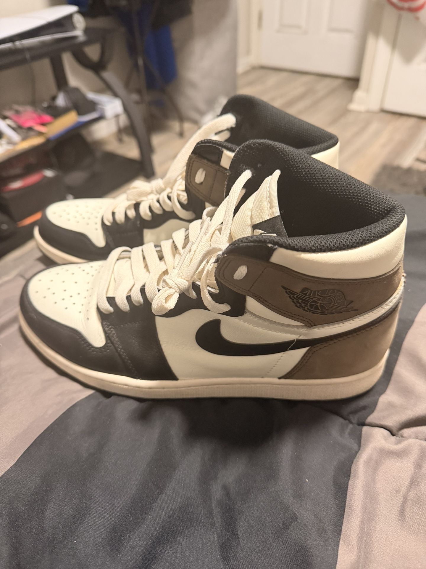Jordan 1 Mocha