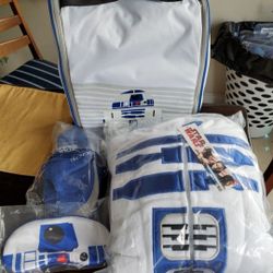 Amazing Gift set! NWT Disney Star Wars R2D2 Spa Set size S/M. Includes Robe, mask, slippers, tote bag and toe separators 
