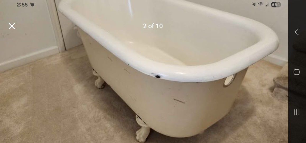 Claw Foot Tub, Beautiful Vintage
Circa 1909, Antique Shower