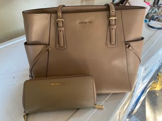 Michael Kors Voyager Medium East/West Leather Tote and Matching Wristlet Wallet Set - Taupe / Tan