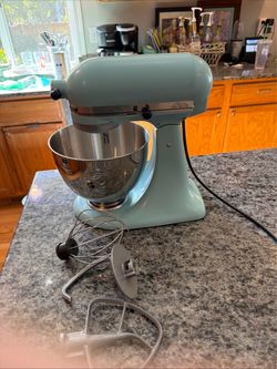 Kitchen aid 4.5qt mixer. Light blue, tilt head