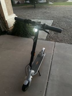 Awesome commuter scooter w Bluetooth security MUST SELL BEFORE 1 pm