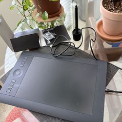 Wacom tablet 11x7.5” Like  New 