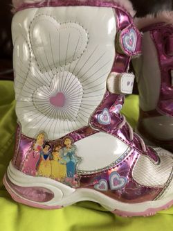 Princes toddler snow boots size 8