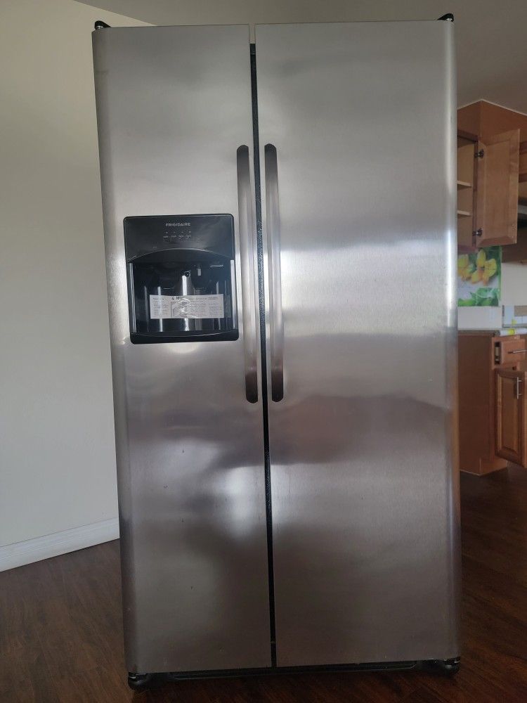 REFRIGERATOR FRIGIDAIRE