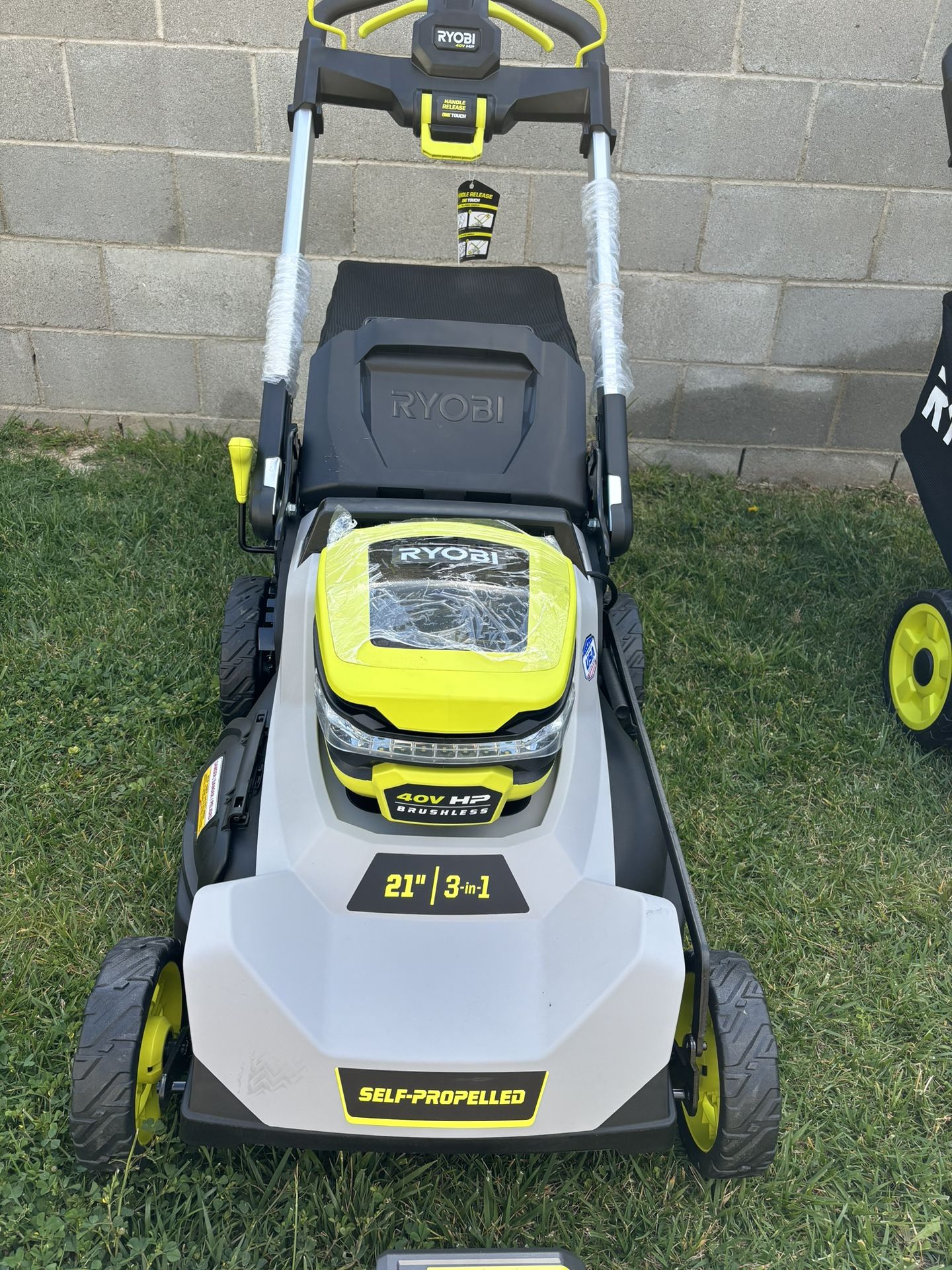 40V HP Brushless 21 in. Cordless Battery Walk Behind Self-Propelled Lawn Mower with Battery and Charger