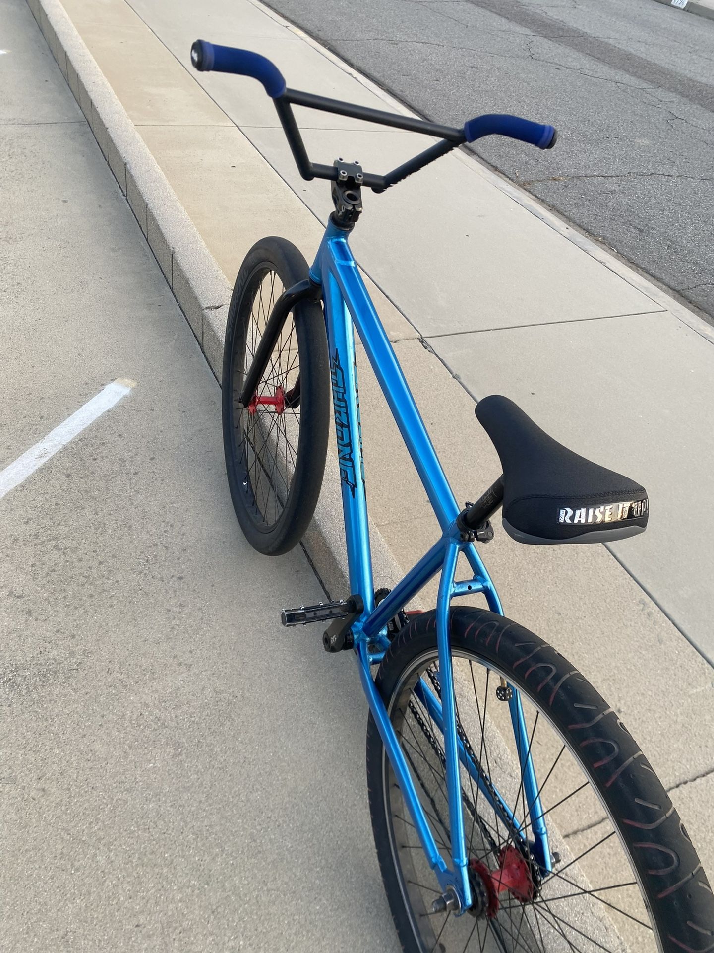 Throne The goon 29” Fixed