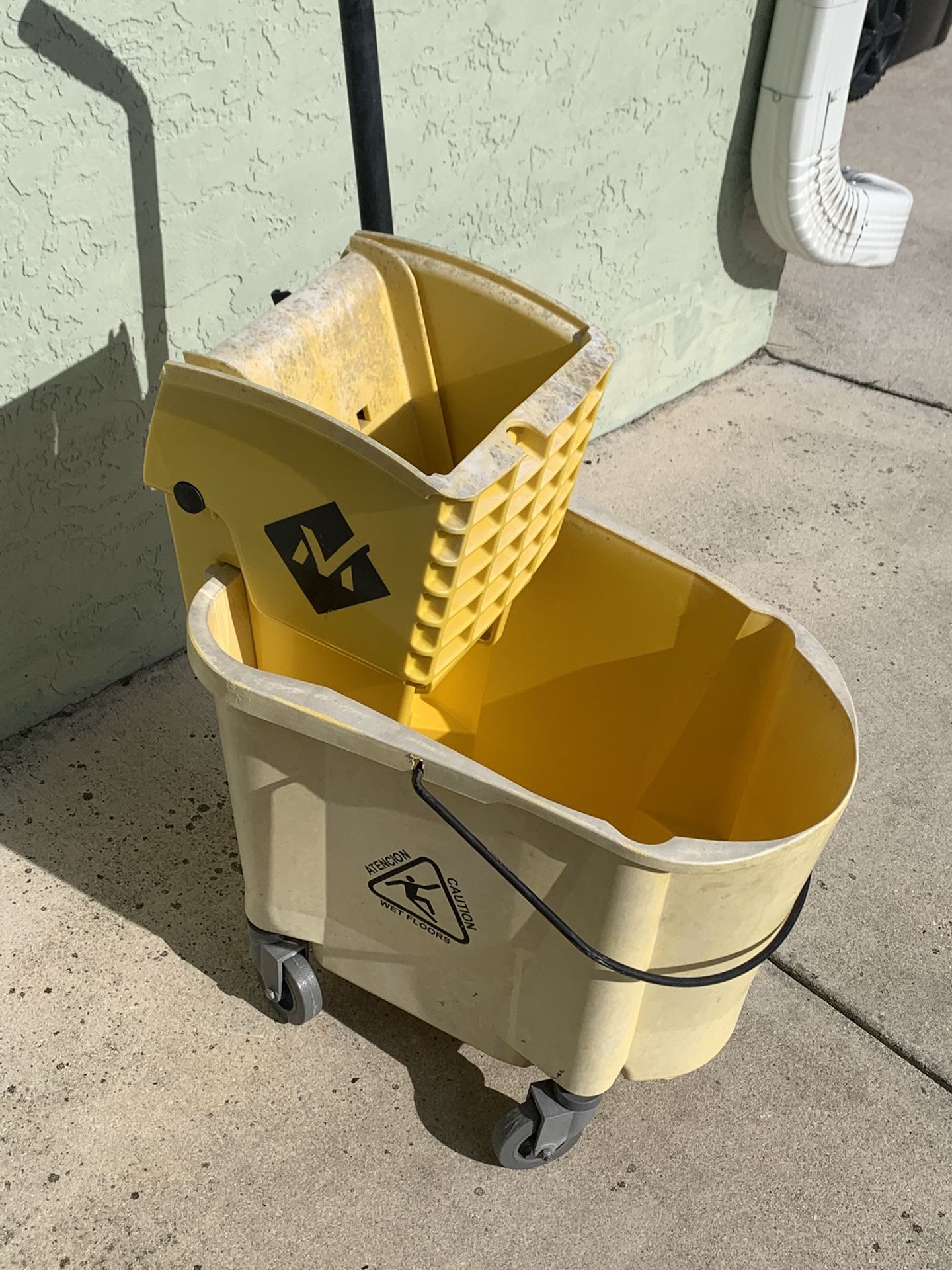 Mop Bucket And Wringer