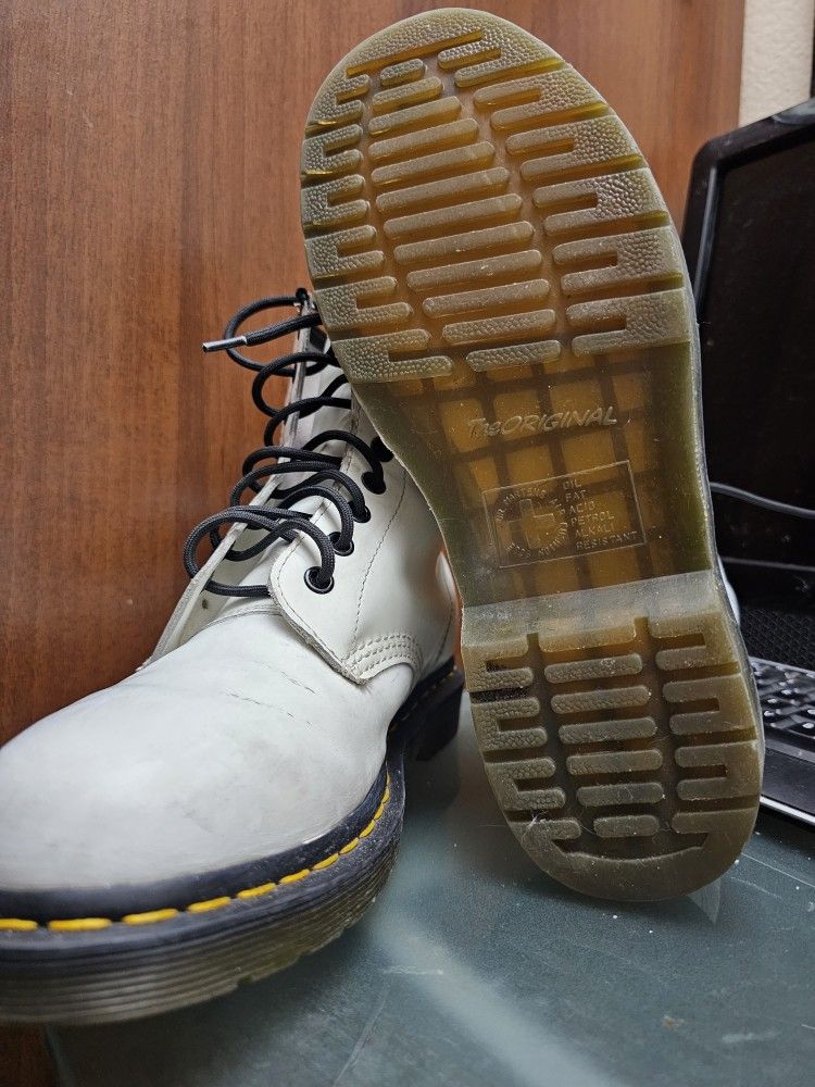 Dr. Marten's Air Wair 11822