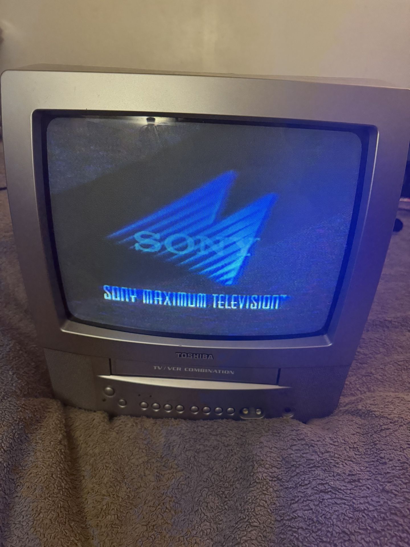 TOSHIBA 13" TV / VCR VHS PLAYER COMBO FOR VIEWING / RETRO GAMING TESTED  WORKING