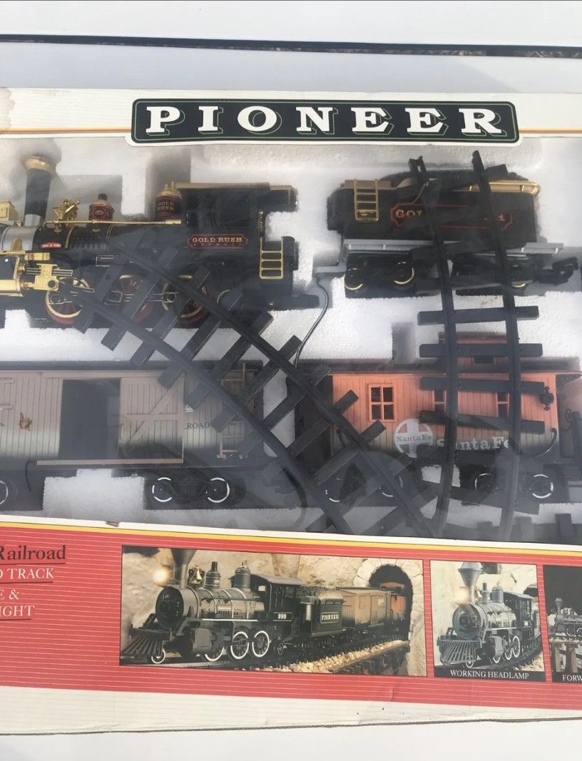 PIONEER Early American 18-Inch Railroad Track W Trains (Whistle & Working Headlight!)