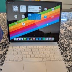 [BOX INCL] iPad Pro 12.9" (M2) 256GB Space Gray Bundle + Keyboard & Pencil