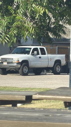 2002 Chevy Silverado 1500 clean title in hand lifted with