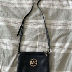 Black Michael Kors Crossbody Purse 