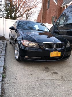 BMW 330i 2006 runs. Beautiful car is mint