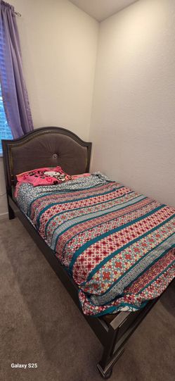Full size bed