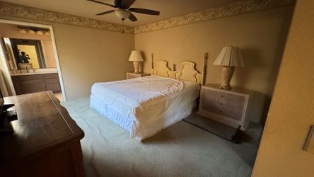 King sized bedroom set with lamps