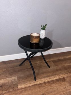 Black Round Accent Table / Side Table glass top