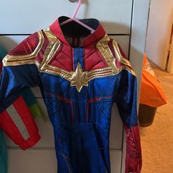 Captain Marvel Size Small 6/7 Kids