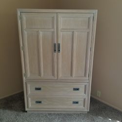 Beautiful T V Dresser And T V First $100 Takes It 