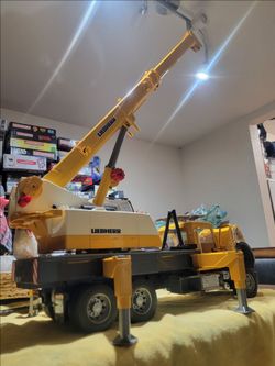Bruder Mack Granite Liebherr Crane Truck 1:16 Scale with Extension and Features