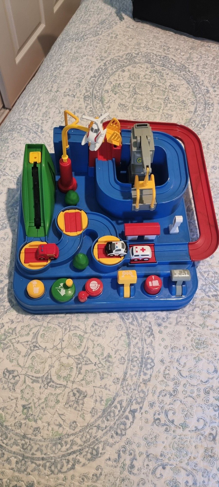 Garage Car Track Magnetic Car Game Playset, 3 Mini Vehicles, No Battery Required