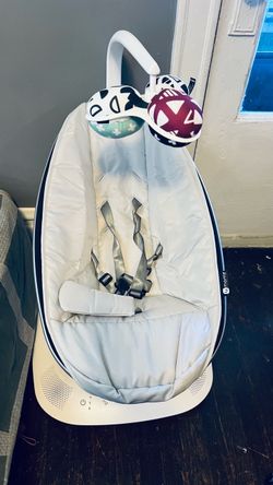 Baby swing , Brand 4moms, like new