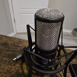 Akg P220 Microphone 