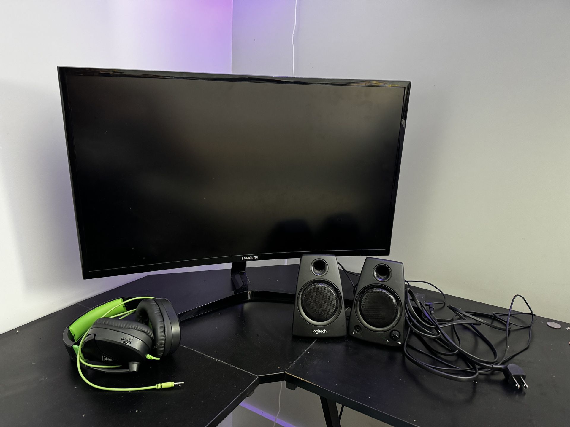 Samsung 27’ Curved Monitor 