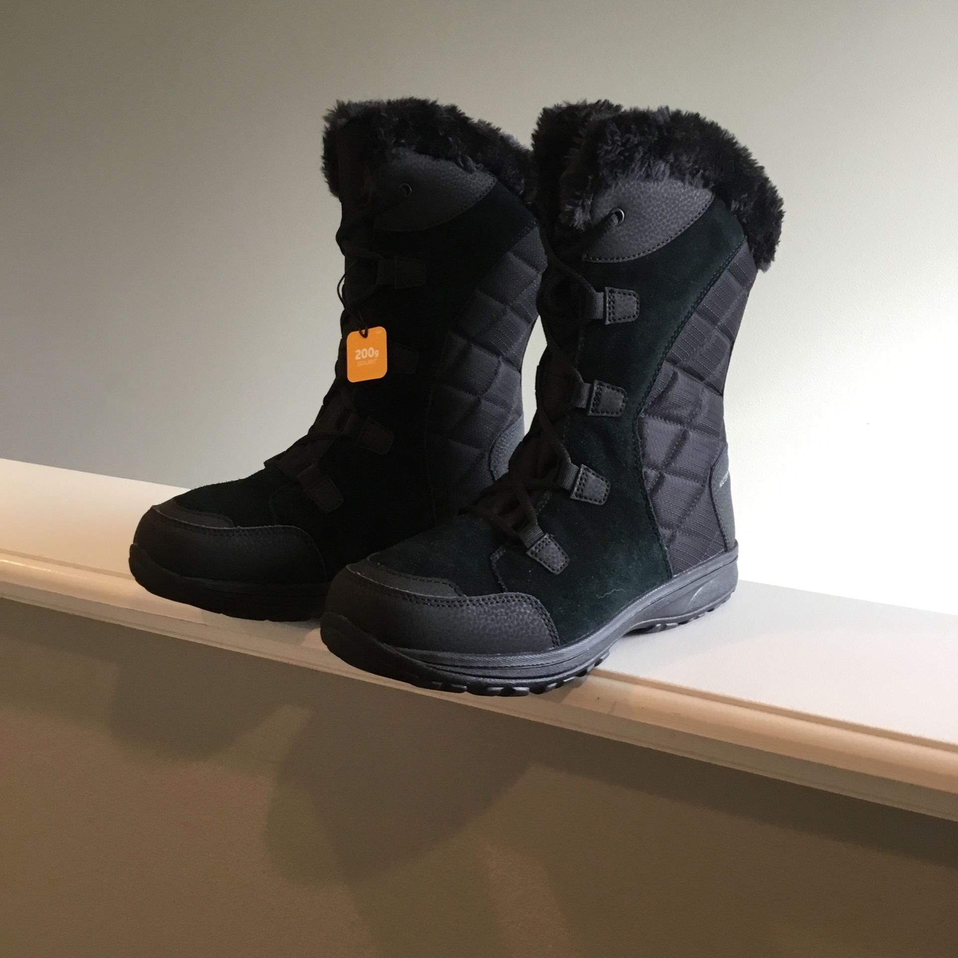 Ladies, Size 9 Snow Boots/ Winter Boots