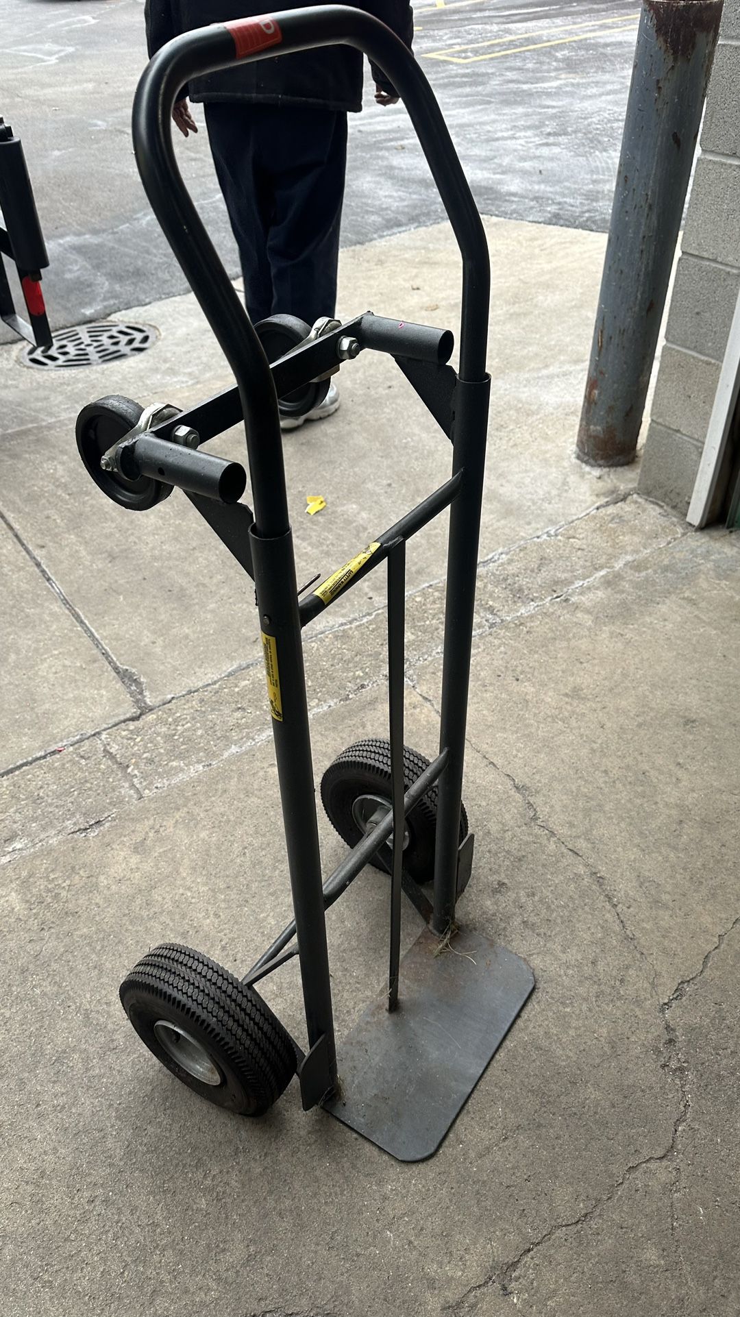 2 wheel dolly converts to 4 wheel dolly
